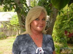 HOT MOM