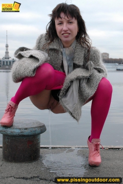 MILF outdoor pissing on pier