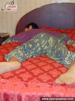 Pantyhose teen girl does footjob