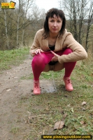 Mom pisses outdoor on the road