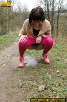 Mom pisses outdoor on the road