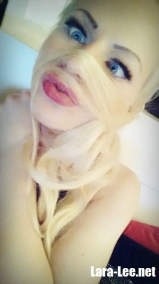 Camgirl Lara Lee zeigt sich!