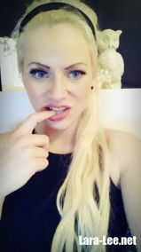 Camgirl Lara Lee zeigt sich!