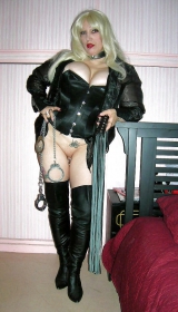 Busty fetishqueen