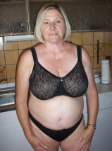 RANDOM WOMEN THAT MAKE ME HARD