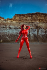 Bianca Baeuchamp Latex red 2