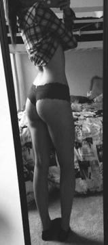 Brunette hottie teen - british amateur nude at home