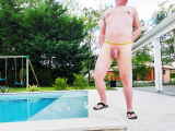 Nu dans la piscine de mes amis
