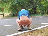 je me balade nu en chemise