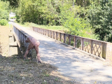 je suis nu et offert sur un pont