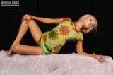 Blonde on shooting