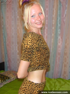 Teen blonde beet masturbation - N