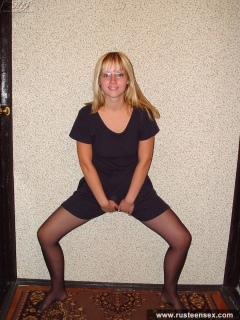 Russian teen blonde pantyhose and pussy play on the floor - N