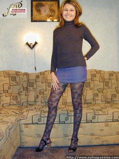 Pantyhosed blondie exhibiting herself - N