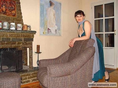 Oldie shows her beaver - N