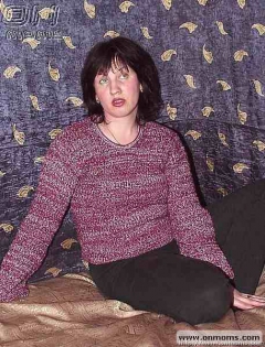 Mom shows amateur striptease - N