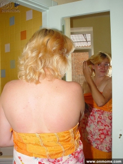 Mature blonde fucked in bathroom - N