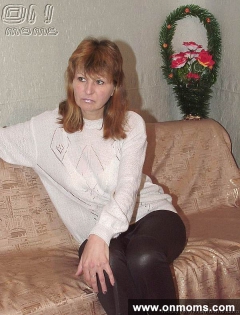 Mature blonde posing nude - N
