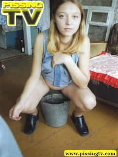 Teen pissing in bail - N