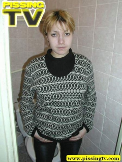 Student-girl cleaning her split - N