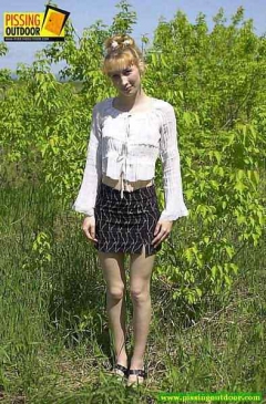 Nasty teen girl peeing - N