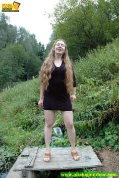 Babe pissing - N