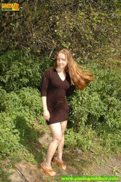 Redhead pisses - N