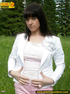 Teen brunette outdoor pissing - N