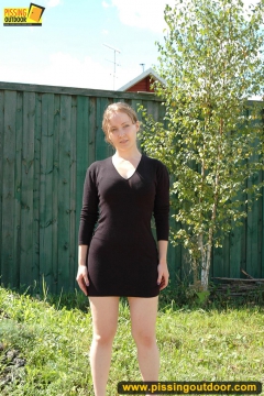 Teen brunette pisses outdoor - N