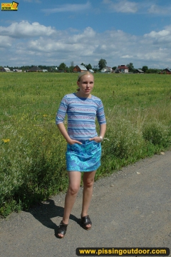Outdoor pissing on a village road - N