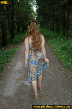 Pissing outdoor on dirt track - N
