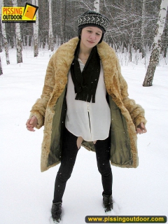 Pissing outdoor in the snow in winter day - N