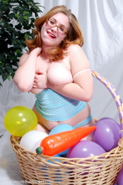 Slutty easter babes shows the real treat between her legs - N