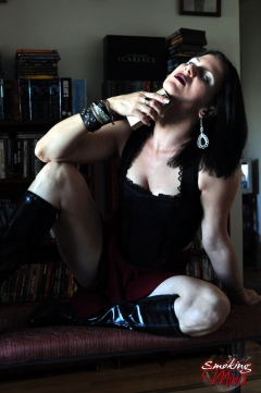 Kinky babe Mina enjoying smokes in her goth look - N