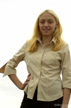 Vika unbuttoned her Jacket - N