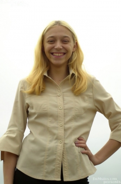 Vika unbuttoned her Jacket - N
