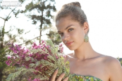 Girl shows her bush - N