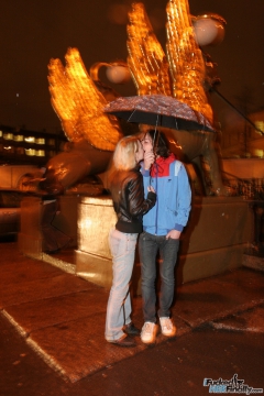 Sheyla has a boyfriend. - N
