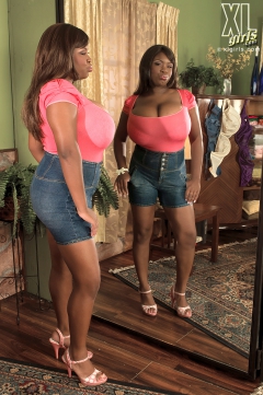 Big Bra Show-off - N