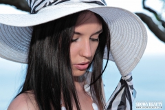 Seductive brunette stunner - N