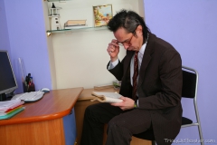 One man who works - N