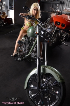 Green Lady Biker - N