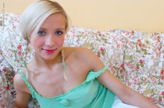 Blonde pale and pretty - N