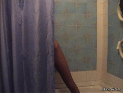 Honey, I'm taking a shower - N