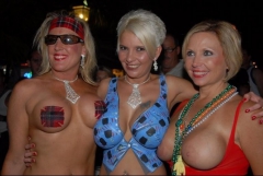 Tits in public 3 - N