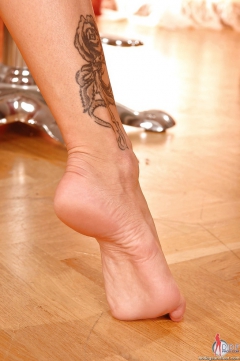 Veronika Fasterova sexy soles, toes - N