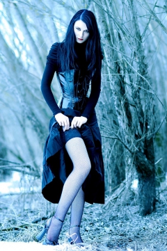 Gothic and Enchanting. - N