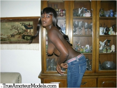 Black Amateur Babe Shows Butthole - N