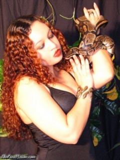 Snakey Girls - N