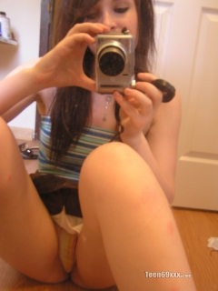 SELFIES TEEN NUDES 2 - N